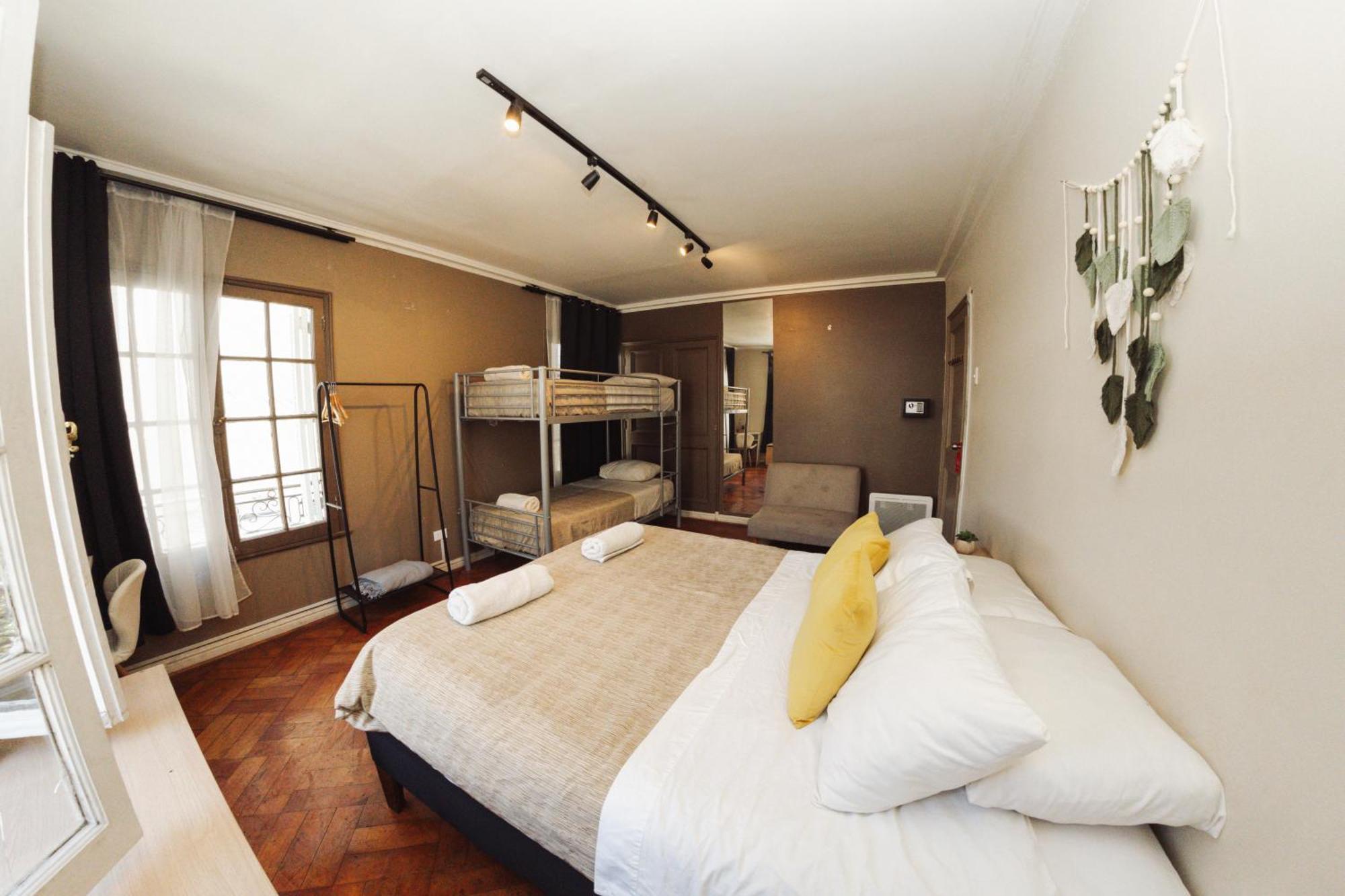 Yogi Hostels Santiago Exterior photo